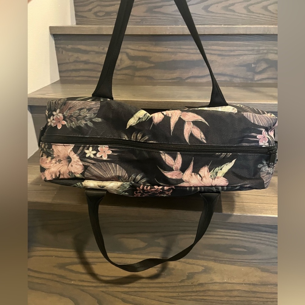 Pull&Bear Black Floral Travel Overnighter Bag - Picture 5 of 14